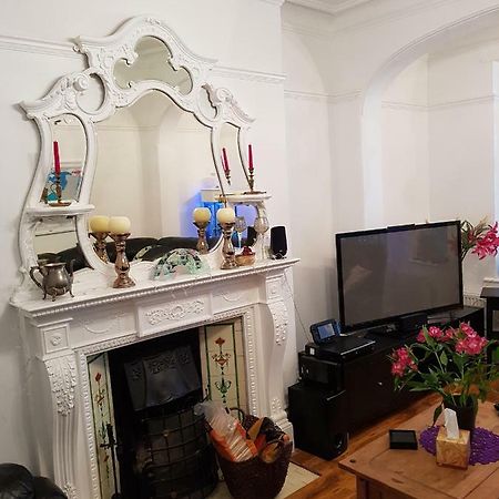 Beautiful Room In Victorian Family Home Ilford Ngoại thất bức ảnh