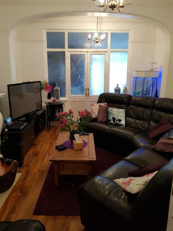 Beautiful Room In Victorian Family Home Ilford Ngoại thất bức ảnh