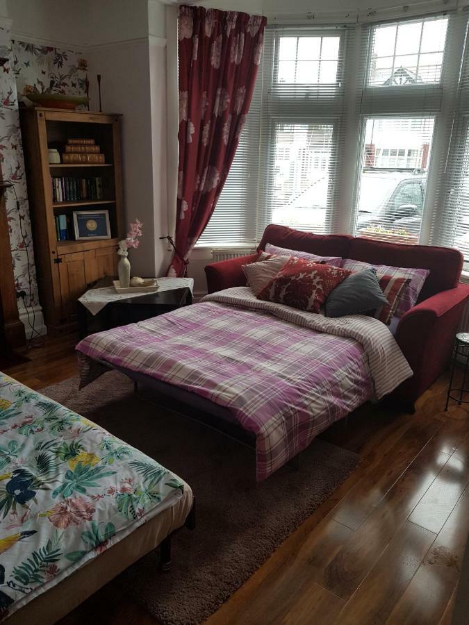 Beautiful Room In Victorian Family Home Ilford Ngoại thất bức ảnh