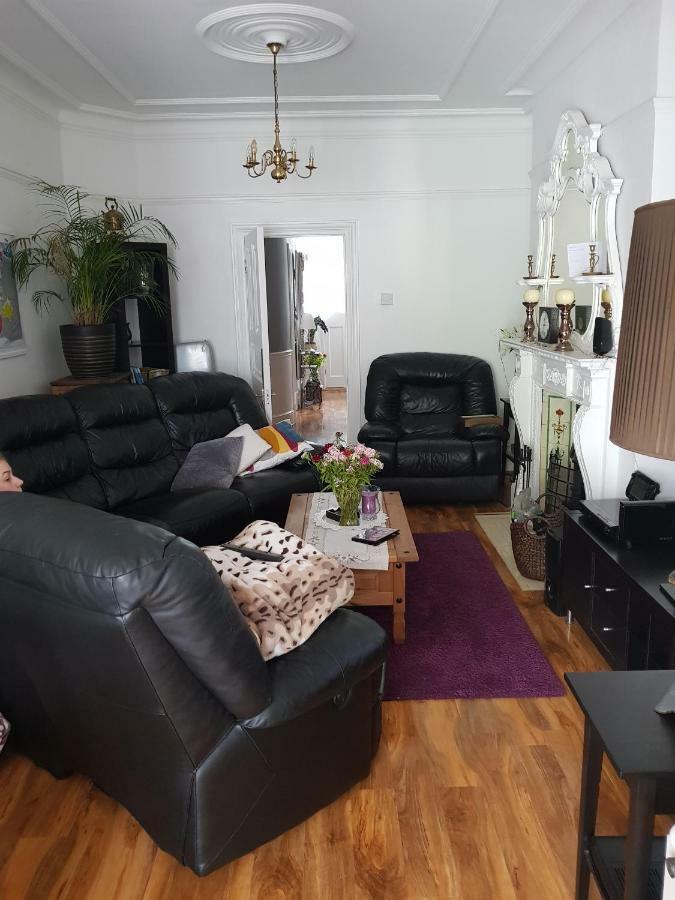 Beautiful Room In Victorian Family Home Ilford Ngoại thất bức ảnh
